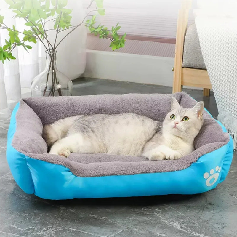 Lit douillet en peluche pour chien et chat - fond imperméable