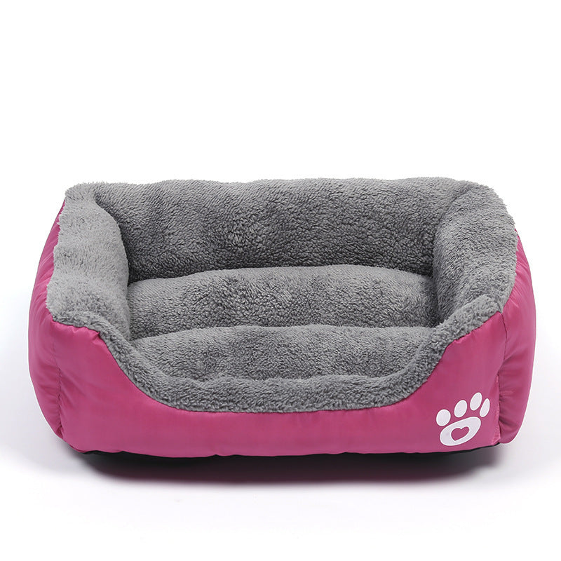 Lit douillet en peluche pour chien et chat - fond imperméable