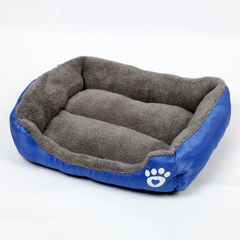 Lit douillet en peluche pour chien et chat - fond imperméable