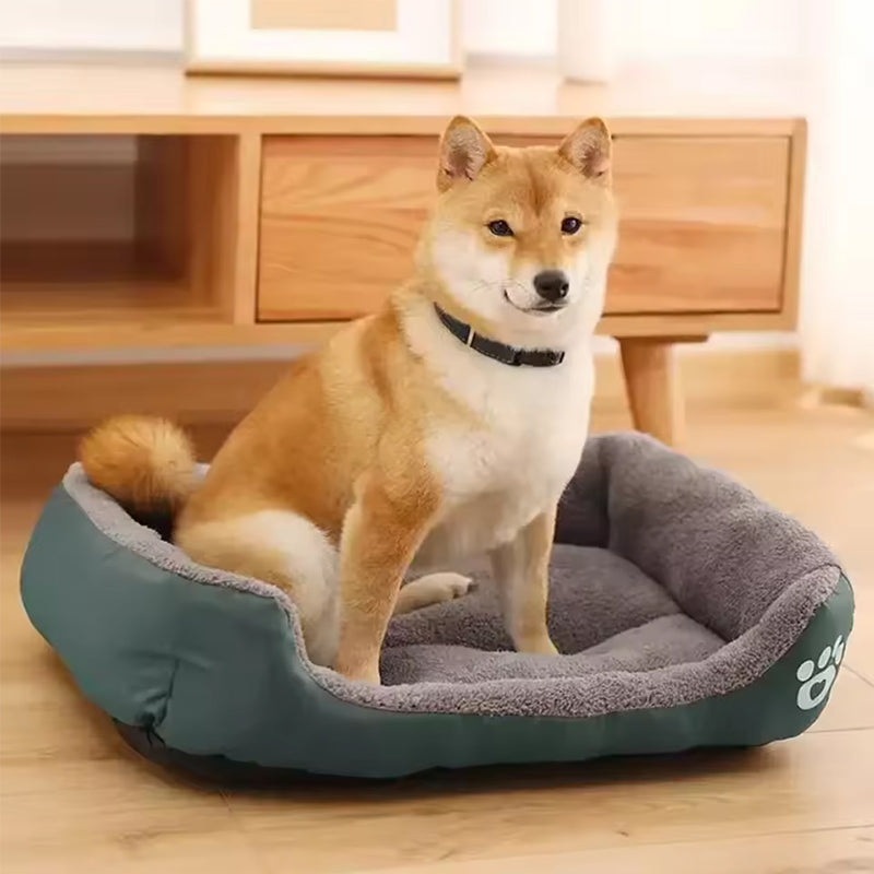 Lit douillet en peluche pour chien et chat - fond imperméable